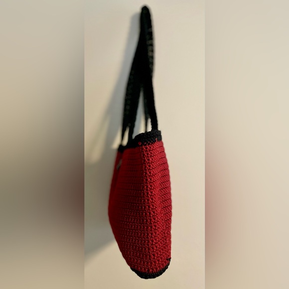 Red and Black EUC Crochet Tote Bag w/key ring inside no callouts - Picture 6 of 10